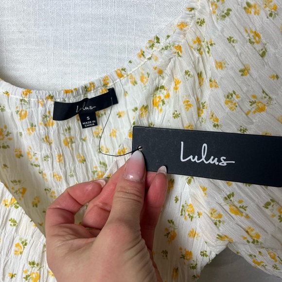 NEW WITH TAGS Lulu's Floral Cottagecore Coquette Wrap Puff Sleeve Crop Top - Picture 3 of 6